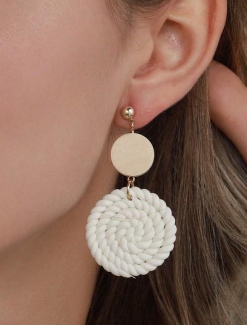 65aa78d0-d477-466f-8ca6-9b5fee24829d.png White Round Drop Earrings