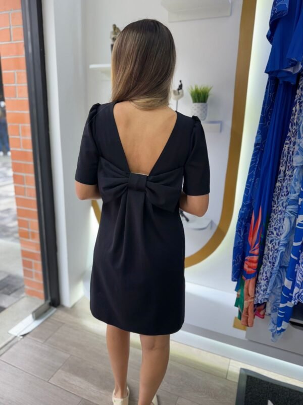 df147ae9-23de-4e75-a779-707cb3f95c34.jpeg Black solid shift dress short puff sleeve